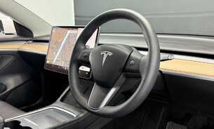 Tesla Model 3 Long Range, Heat Pump, Heated Steering Wheel, Pano Roof, Black Interior 9