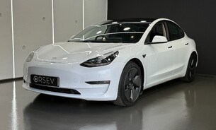 Tesla Model 3 Long Range, Heat Pump, Heated Steering Wheel, Pano Roof, Black Interior 10