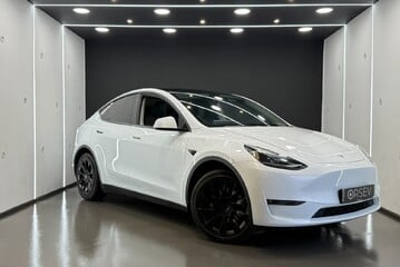 Tesla Model Y Long Range 20" Induction Alloys Panoramic Roof Black Interior 