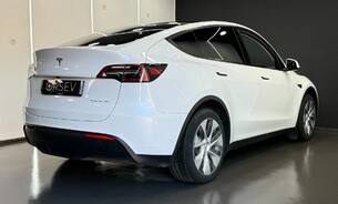 Tesla Model Y Long Range, Heat Pump, Heated Steering Wheel, Pano Roof, Black Interior 14