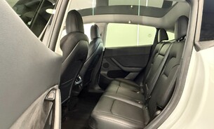 Tesla Model Y Long Range, Heat Pump, Heated Steering Wheel, Pano Roof, Black Interior 13