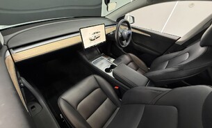 Tesla Model Y Long Range, Heat Pump, Heated Steering Wheel, Pano Roof, Black Interior 9