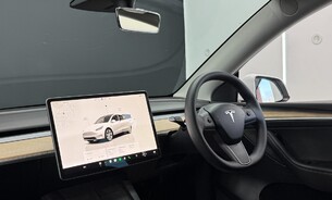 Tesla Model Y Long Range, Heat Pump, Heated Steering Wheel, Pano Roof, Black Interior 2