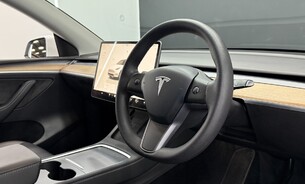 Tesla Model Y Long Range, Heat Pump, Heated Steering Wheel, Pano Roof, Black Interior 7