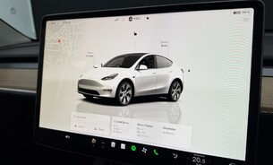 Tesla Model Y Long Range, Heat Pump, Heated Steering Wheel, Pano Roof, Black Interior 16