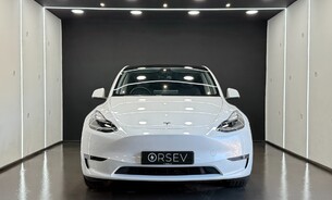 Tesla Model Y Long Range, Heat Pump, Heated Steering Wheel, Pano Roof, Black Interior 8
