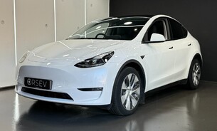 Tesla Model Y Long Range, Heat Pump, Heated Steering Wheel, Pano Roof, Black Interior 10