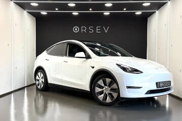 Tesla Model Y Long Range, Heat Pump, Heated Steering Wheel, Pano Roof, Black Interior