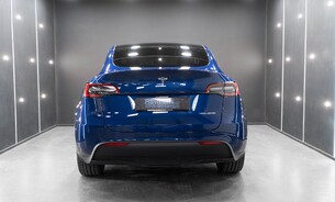 Tesla Model Y Long Range, 20" Induction Wheels, Deep Metallic Blue, Pano Roof, Heat Pump 9