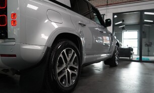Land Rover Defender XS Edition 110 P400e PHEV Pano Roof, Advanced Tow Pack, FLRSH, Super Spec! 34