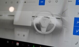 Tesla Model Y Long Range Enhanced Autopilot Midnight Silver Metallic One Owner Very Clean 19