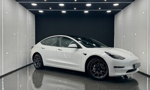 Tesla Model 3 Long Range Rear Wheel Drive c350 Mile Range! One Owner Heat Pump Ryzen Chip 1
