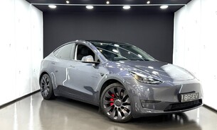 Tesla Model Y Performance, Black Interior, Panoramic Roof, Heated Seats, Track Mode VAT Q 1