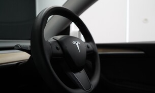 Tesla Model Y Long Range 20" Induction Alloys Pano Roof Black Interior One Owner  19