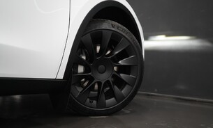 Tesla Model Y Long Range 20" Induction Alloys Pano Roof Black Interior One Owner  16