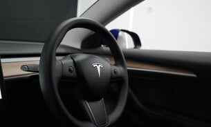 Tesla Model 3 Long Range, Enhanced Autopilot, 19 inch Sport Wheels, Pano Roof, One Owner 18
