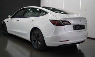 Tesla Model 3 Standard Range Plus, Heat Pump, LFP Battery, Panoramic Roof, Black Interior 3
