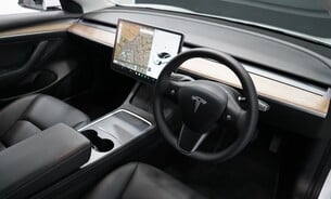 Tesla Model 3 Standard Range Plus, Heat Pump, LFP Battery, Panoramic Roof, Black Interior 2