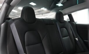 Tesla Model 3 Standard Range Plus, Heat Pump, LFP Battery, Panoramic Roof, Black Interior 6