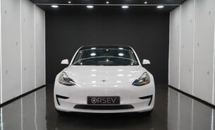 Tesla Model 3 Standard Range Plus, Heat Pump, LFP Battery, Panoramic Roof, Black Interior 10