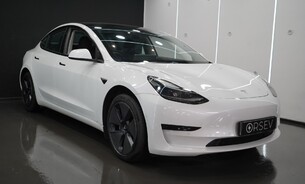 Tesla Model 3 Standard Range Plus, Heat Pump, LFP Battery, Panoramic Roof, Black Interior 12