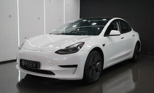 Tesla Model 3 Standard Range Plus, Heat Pump, LFP Battery, Panoramic Roof, Black Interior 14