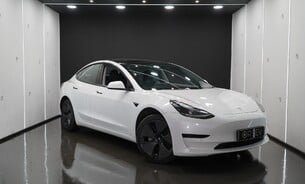 Tesla Model 3 Standard Range Plus, Heat Pump, LFP Battery, Panoramic Roof, Black Interior 1