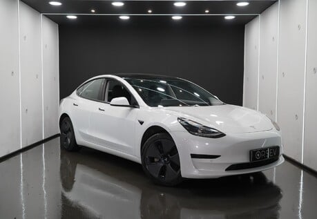 Tesla Model 3 Standard Range Plus, Heat Pump, LFP Battery, Panoramic Roof, Black Interior
