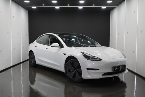 Tesla Model 3 Standard Range Plus, Heat Pump, LFP Battery, Panoramic Roof, Black Interior 