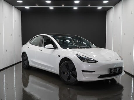 Tesla Model 3 Standard Range Plus, Heat Pump, LFP Battery, Panoramic Roof, Black Interior