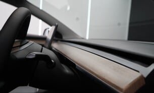 Tesla Model 3 Standard Range Plus, Heat Pump, LFP Battery, Panoramic Roof, Black Interior 15