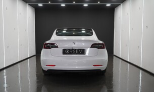 Tesla Model 3 Standard Range Plus, Heat Pump, LFP Battery, Panoramic Roof, Black Interior 5