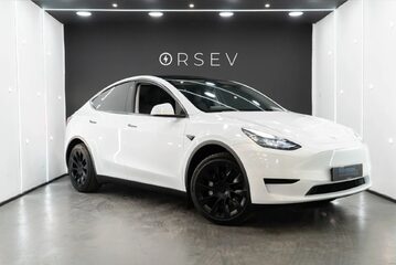 Tesla Model Y RWD, 20" Induction Alloys Pano Roof Heated Steering Wheel and Seats 1 Owner