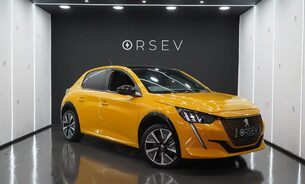 Peugeot 208 GT PREMIUM, FDSH Pano Roof Adaptive Cruise Apple CarPlay Rev Cam One Owner 1