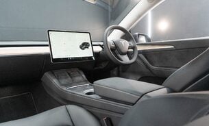 Tesla Model Y Long Range, Midnight Silver Metallic, Premium Sound, Panoramic Roof  2