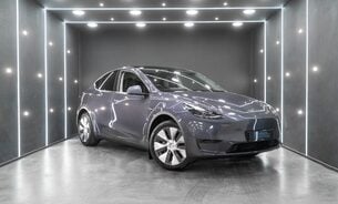Tesla Model Y Long Range, Midnight Silver Metallic, Premium Sound, Panoramic Roof  1
