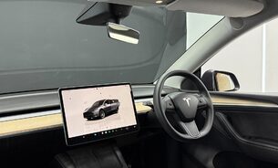 Tesla Model Y Long Range, Midnight Silver Metallic, Premium Sound, Panoramic Roof  2