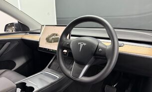 Tesla Model Y Long Range, Midnight Silver Metallic, Premium Sound, Panoramic Roof  10