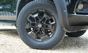 Nissan Navara DCI N-GUARD SHR DCB, FSH, Tow Bar, Tonneau Cover, Sunroof 360 Camera VAT Q 3