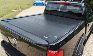 Nissan Navara DCI N-GUARD SHR DCB, FSH, Tow Bar, Tonneau Cover, Sunroof 360 Camera VAT Q 14