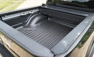 Nissan Navara DCI N-GUARD SHR DCB, FSH, Tow Bar, Tonneau Cover, Sunroof 360 Camera VAT Q 15