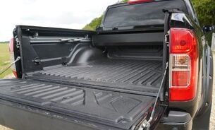 Nissan Navara DCI N-GUARD SHR DCB, FSH, Tow Bar, Tonneau Cover, Sunroof 360 Camera VAT Q 16