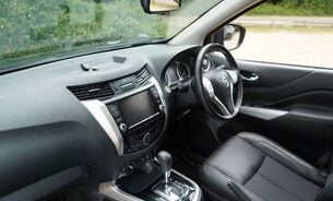 Nissan Navara DCI N-GUARD SHR DCB, FSH, Tow Bar, Tonneau Cover, Sunroof 360 Camera VAT Q 18