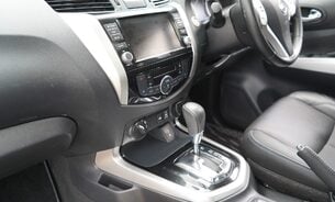 Nissan Navara DCI N-GUARD SHR DCB, FSH, Tow Bar, Tonneau Cover, Sunroof 360 Camera VAT Q 22