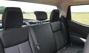 Nissan Navara DCI N-GUARD SHR DCB, FSH, Tow Bar, Tonneau Cover, Sunroof 360 Camera VAT Q 25