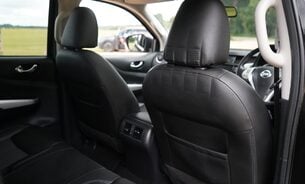Nissan Navara DCI N-GUARD SHR DCB, FSH, Tow Bar, Tonneau Cover, Sunroof 360 Camera VAT Q 26