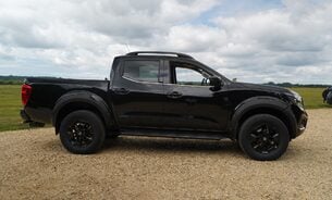 Nissan Navara DCI N-GUARD SHR DCB, FSH, Tow Bar, Tonneau Cover, Sunroof 360 Camera VAT Q 32