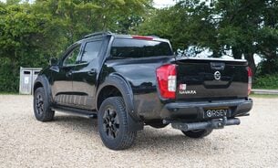 Nissan Navara DCI N-GUARD SHR DCB, FSH, Tow Bar, Tonneau Cover, Sunroof 360 Camera VAT Q 34