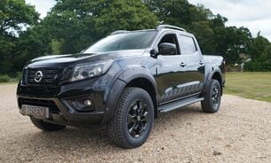Nissan Navara DCI N-GUARD SHR DCB, FSH, Tow Bar, Tonneau Cover, Sunroof 360 Camera VAT Q 36