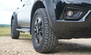 Nissan Navara DCI N-GUARD SHR DCB, FSH, Tow Bar, Tonneau Cover, Sunroof 360 Camera VAT Q 37